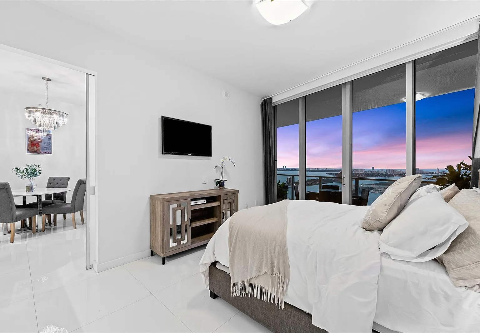 2 bed, 2.5 bath, 1557 sqft, $7,000 — Photo 3