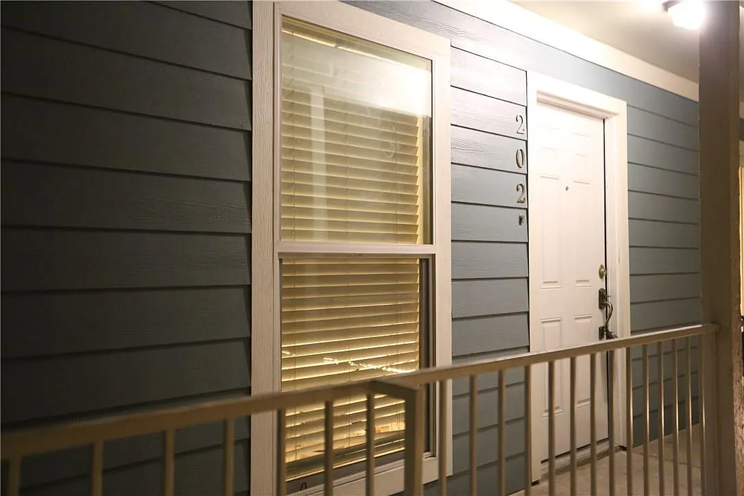 2 bed, 2.0 bath, 832 sqft, $1,750 — Photo 2