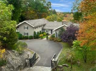 14 Chateau Ridge Rd, Greenwich, CT 06831