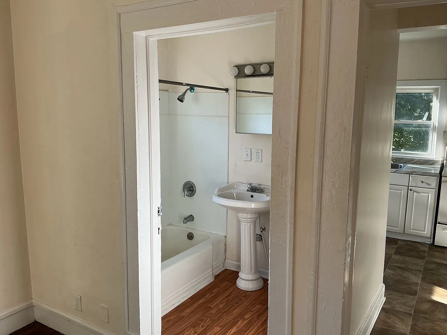 2910 E. Bessemer Ave — Photo 4
