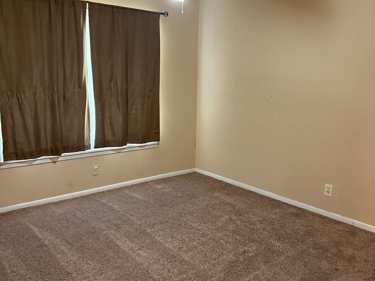 4 bed, 2120 sqft, $1,700 — Photo 4