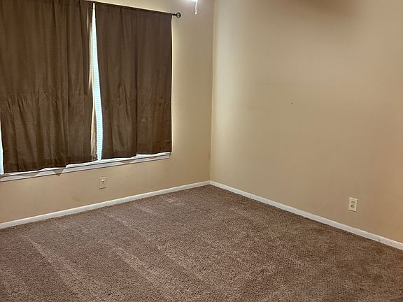 4th image of 110 W Martindale St