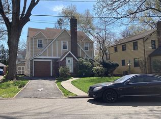 887 Alpine Dr, Teaneck, NJ 07666