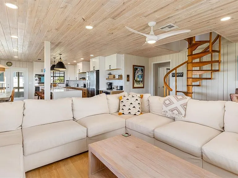 9498 Alborado Rd — Photo 17