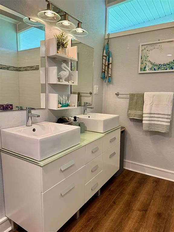 3 bed, 2.5 bath, 2312 sqft, $5,000 — Photo 3