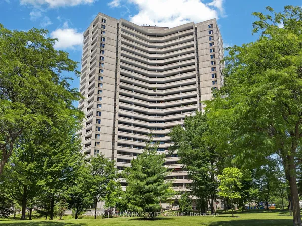 1081 Ambleside Dr #907, Ottawa, ON K2B 8C8