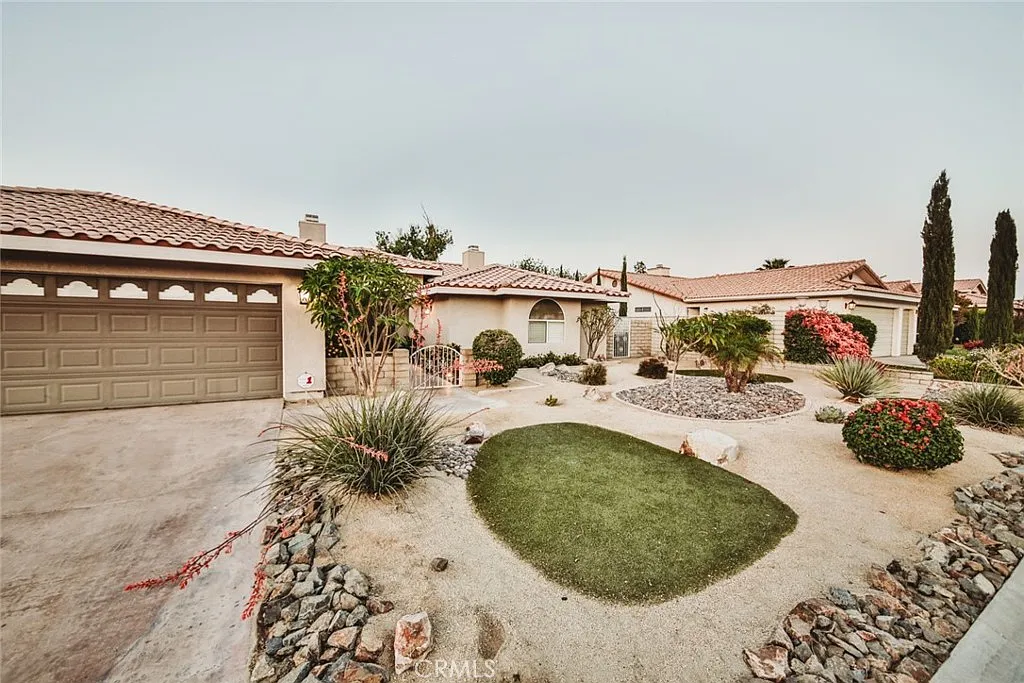 3 bed, 2.5 bath, 2071 sqft, $3,950 — Photo 3