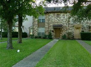 1516 S 8th St, La Porte, TX 77571