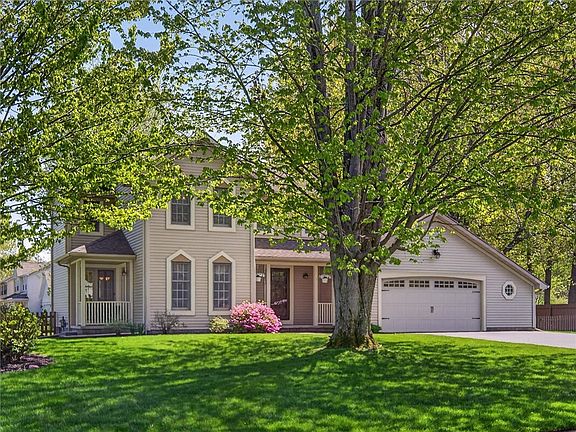 3rd image of 1083 Macintosh Dr