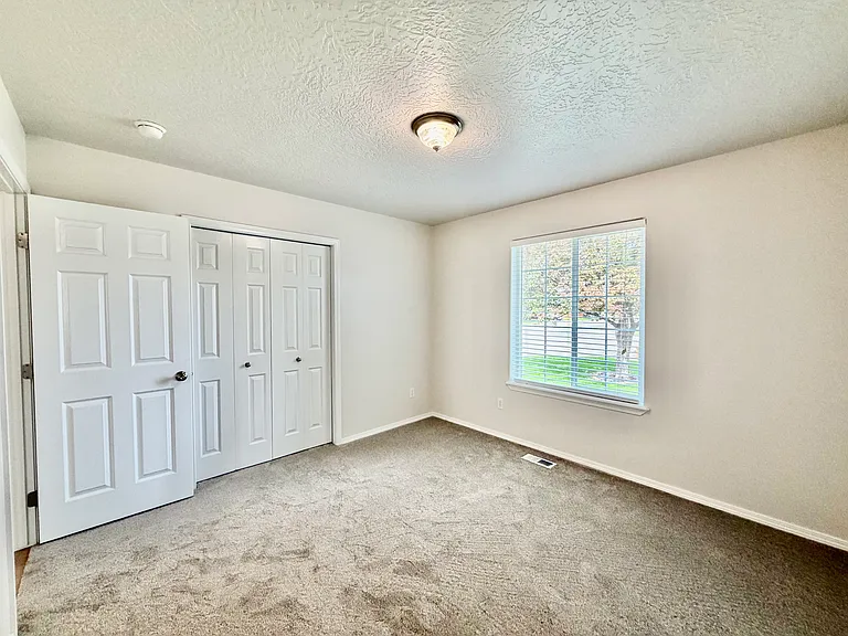 17203 N Midsummers Ln — Photo 14