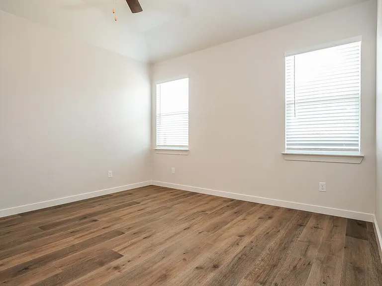 1532 Harvester Dr — Photo 9