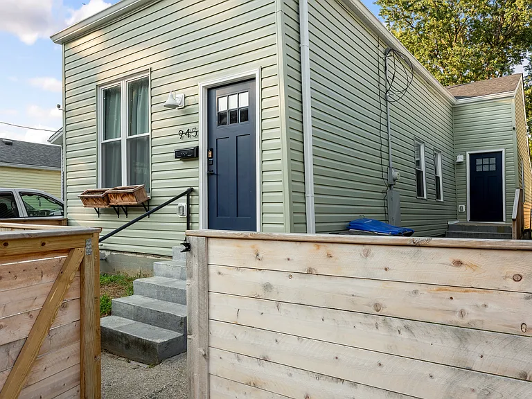 945 Goss Ave — Photo 1