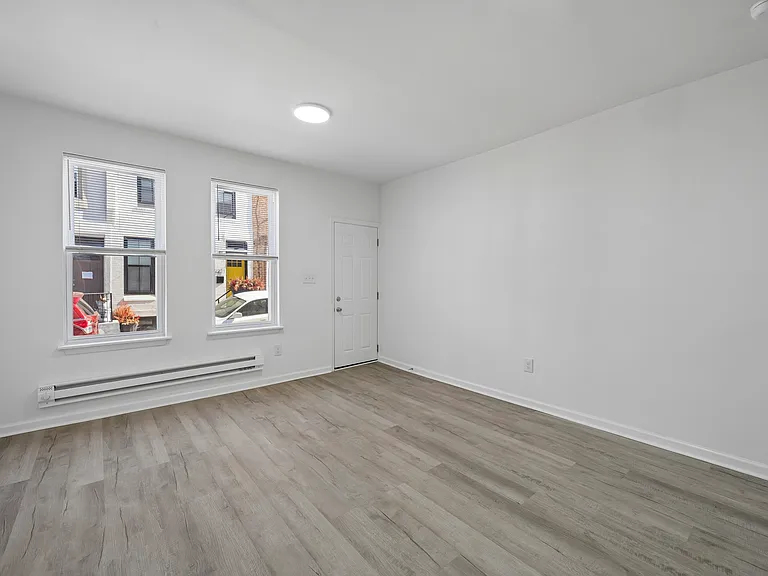 2212 Sears St — Photo 10