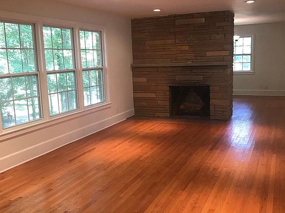 3rd image of 1283 Brentwood Dr