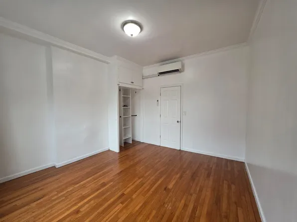 40 Van Reypen Street image 10 of 20