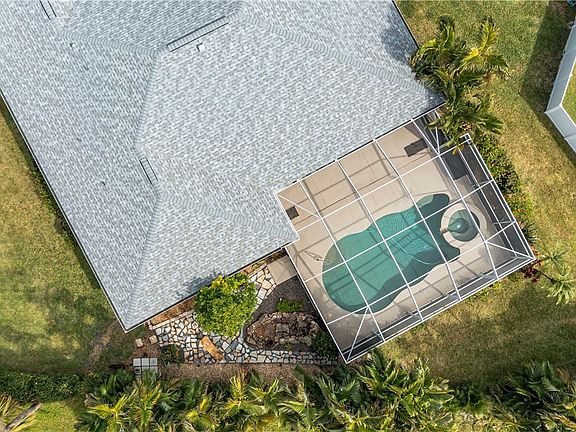5th image of 8783 Banyan Cove Cir