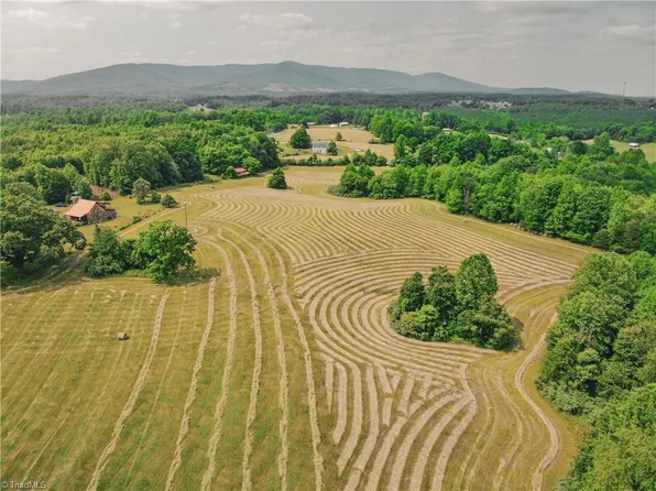 2900 S Mayo Dr, Stuart, VA 24171