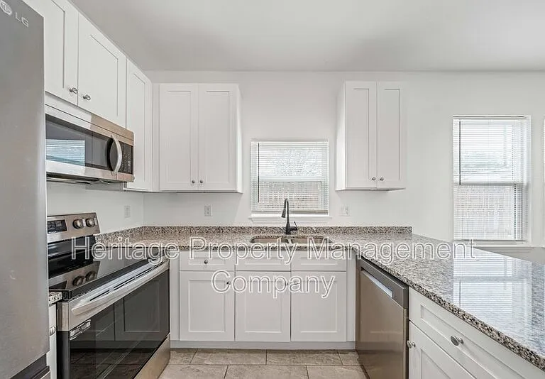 323 Gabriel #1-unit 201 — Photo 11