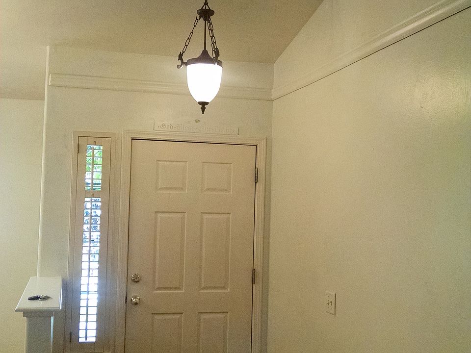 2nd image of 602 Winter Pl