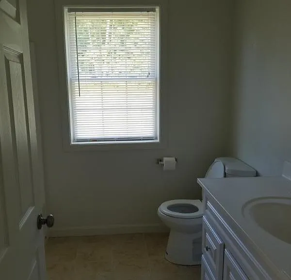 upstairs bathroom (similar)