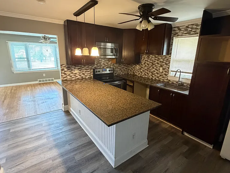 2517 Shannon Ave — Photo 3