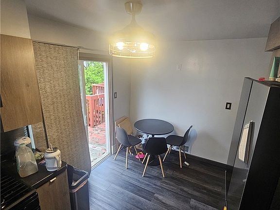 4th image of 10828 Mountview Ave