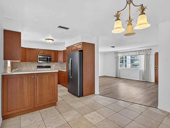 5th image of 2631 NE Myrtle Street