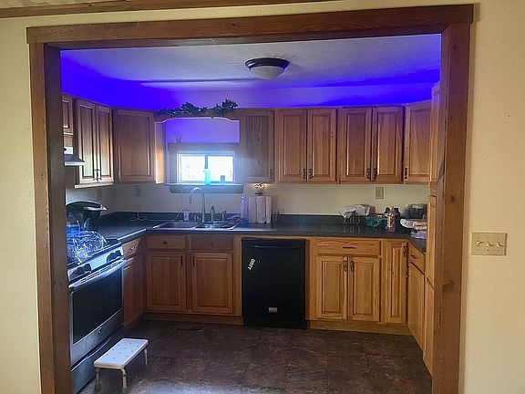 4th image of 613 Painter Ave