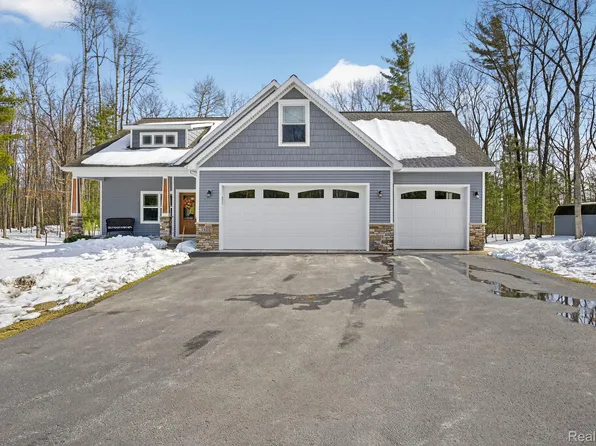 101 Highview Rd, Traverse City, MI 49696