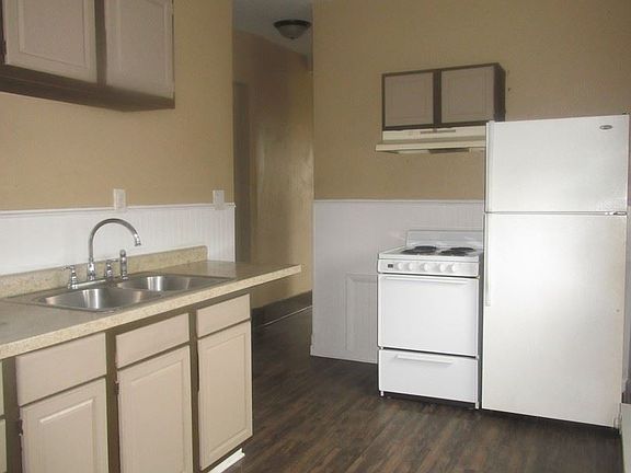 3rd image of 706 E Jackson St APT 3
