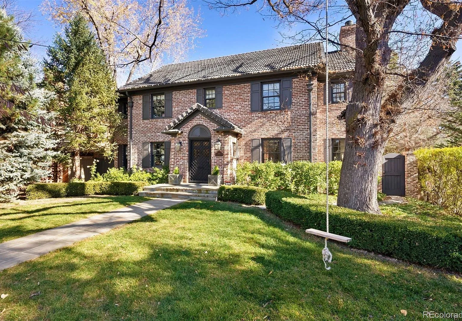 6 bed, 4.5 bath, 6780 sqft, $15,000 — Photo 1