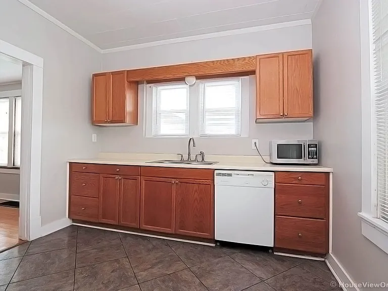 1511 Whitener St — Photo 8