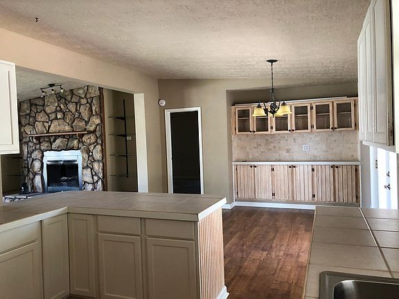 3rd image of 402 Higgs Dr