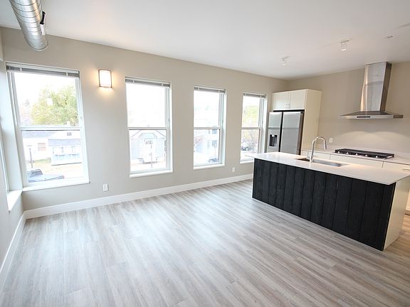 2nd image of 410 Broadway St #200