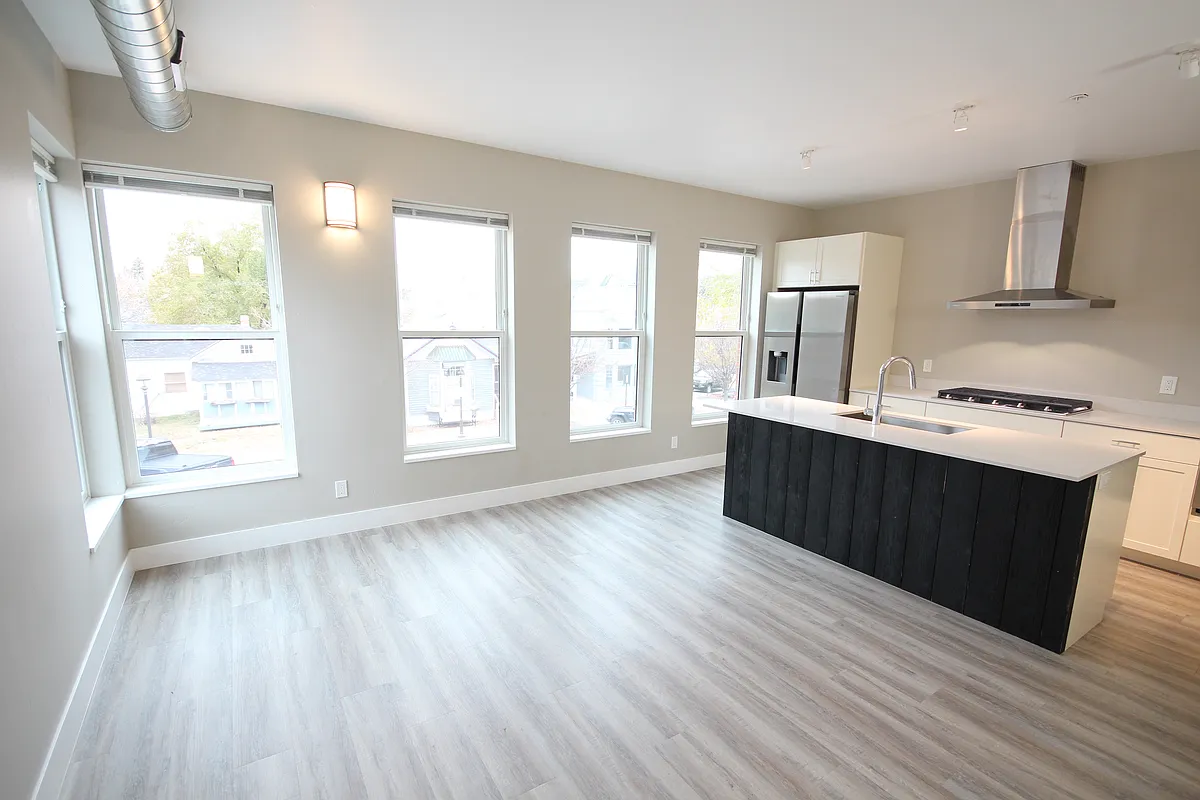 Building Photo - 410 Broadway St #200