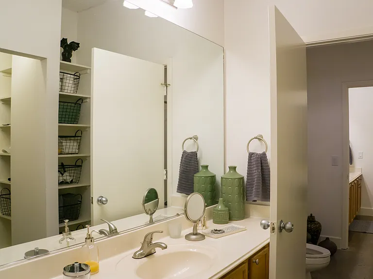 1409 S Lamar St — Photo 43