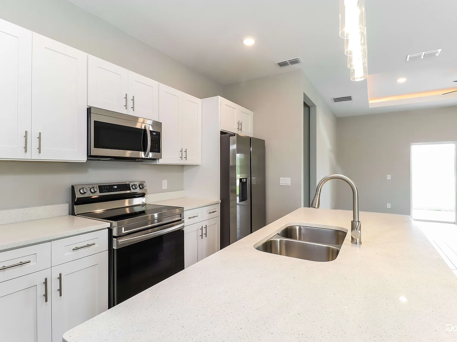 4 bed, 2.0 bath, 1670 sqft, $2,035 — Photo 3