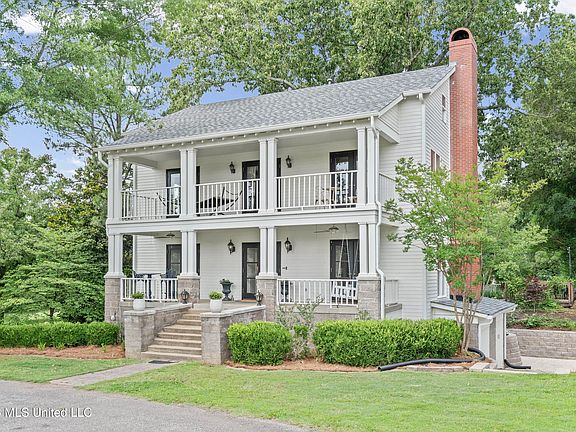 2nd image of 6175 Fairlawn Cv