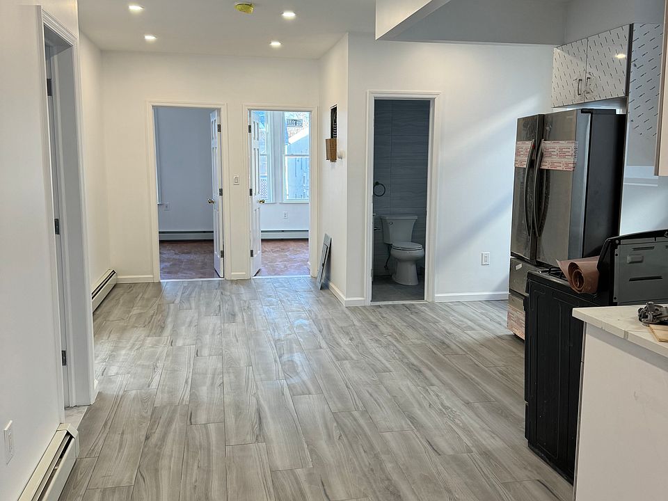 1st image of 26 Bay 7 St #2