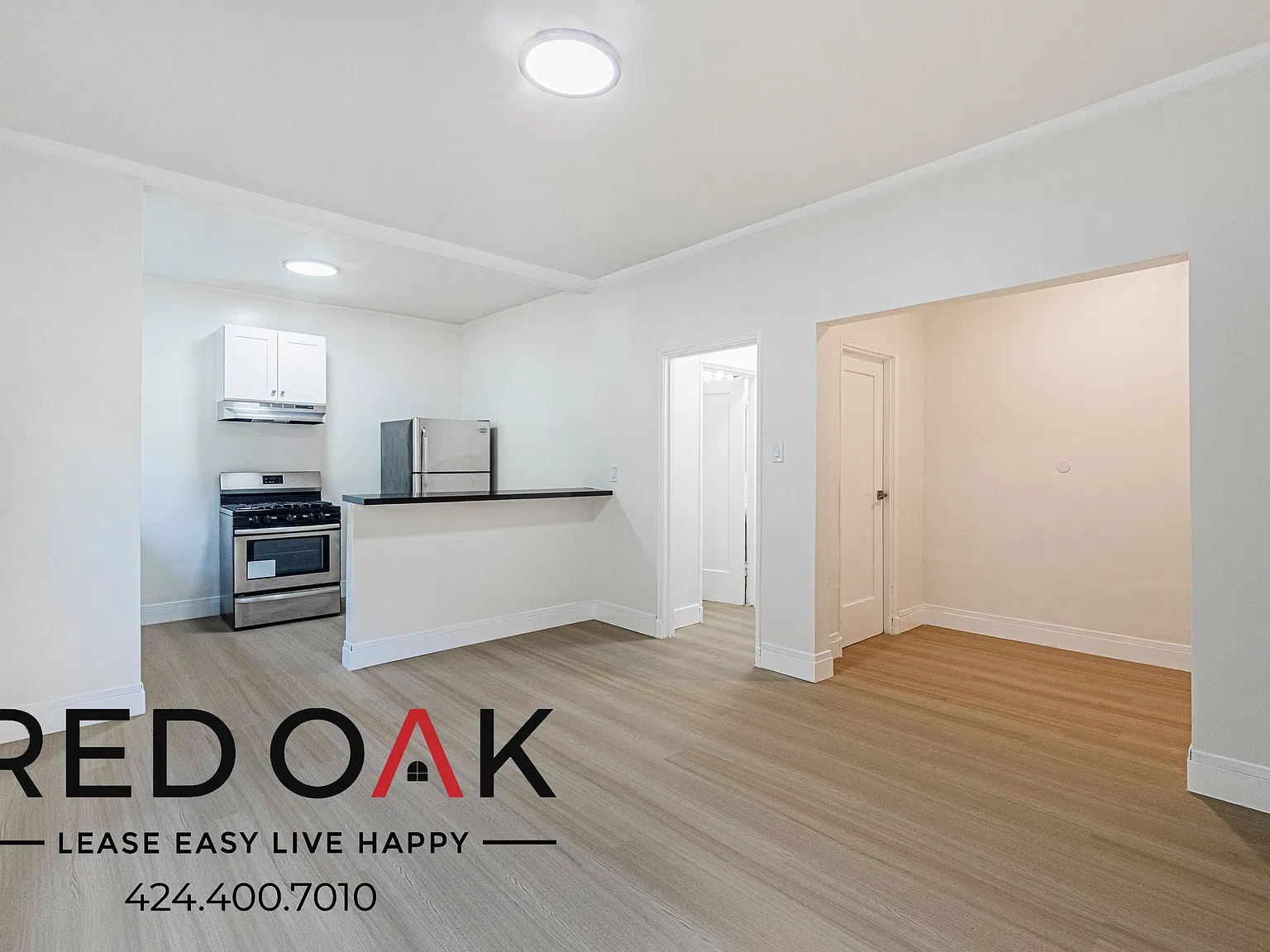 Spacious Studio with Stainless Steel Appliances, Walk-In Closet, Air Conditioning and On-Site Lau... — Photo 4