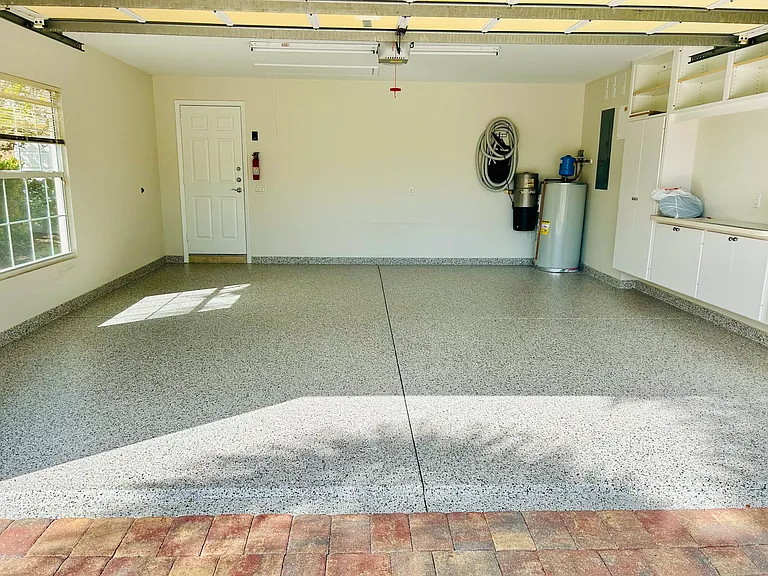 15401 Orlanda Dr — Photo 3