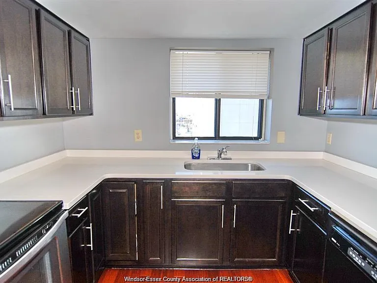 380 Pelissier St #904 — Photo 24