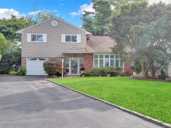 64 South Street, East Hills, NY 11577