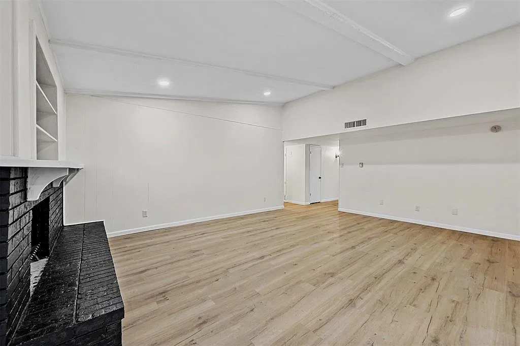 3 bed, 1911 sqft, $3,150 — Photo 3