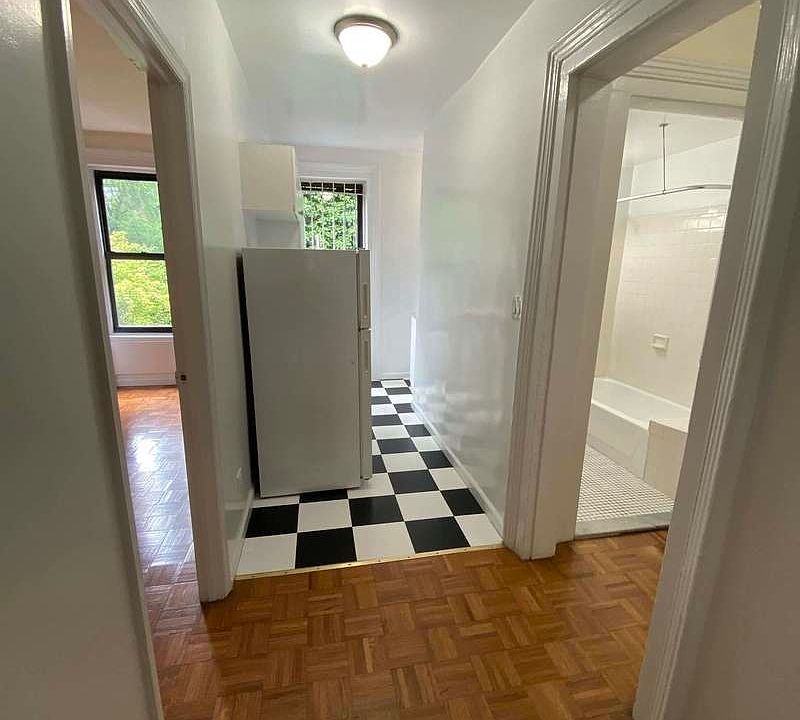1st image of 787 Lexington Ave #4RW