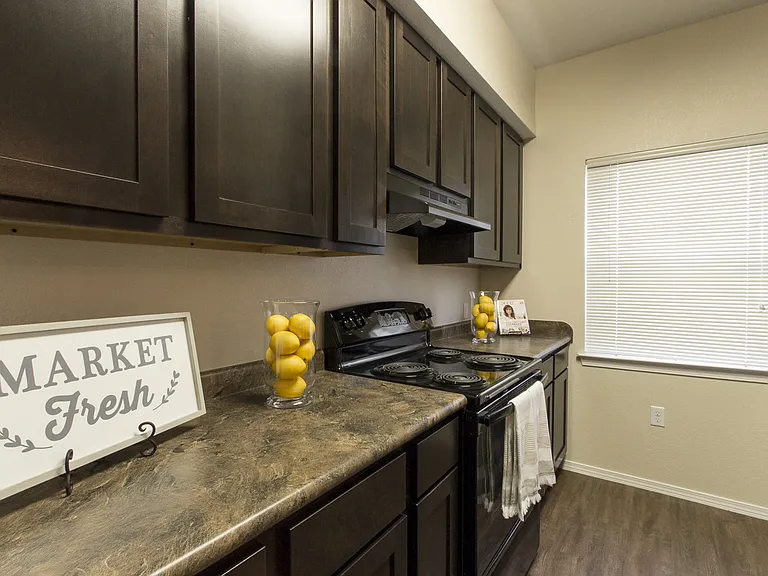 500 S Yarbrough Dr — Photo 12