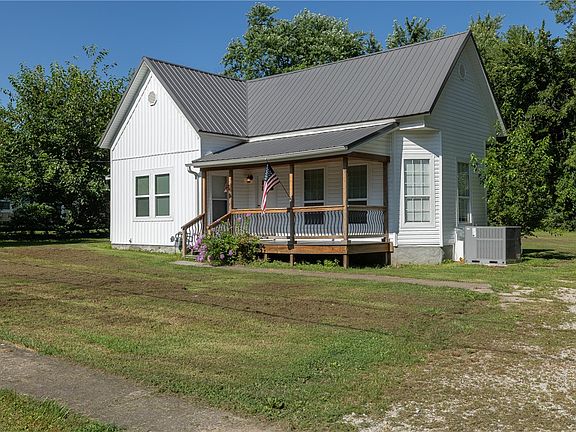 2nd image of 409 Main Ave