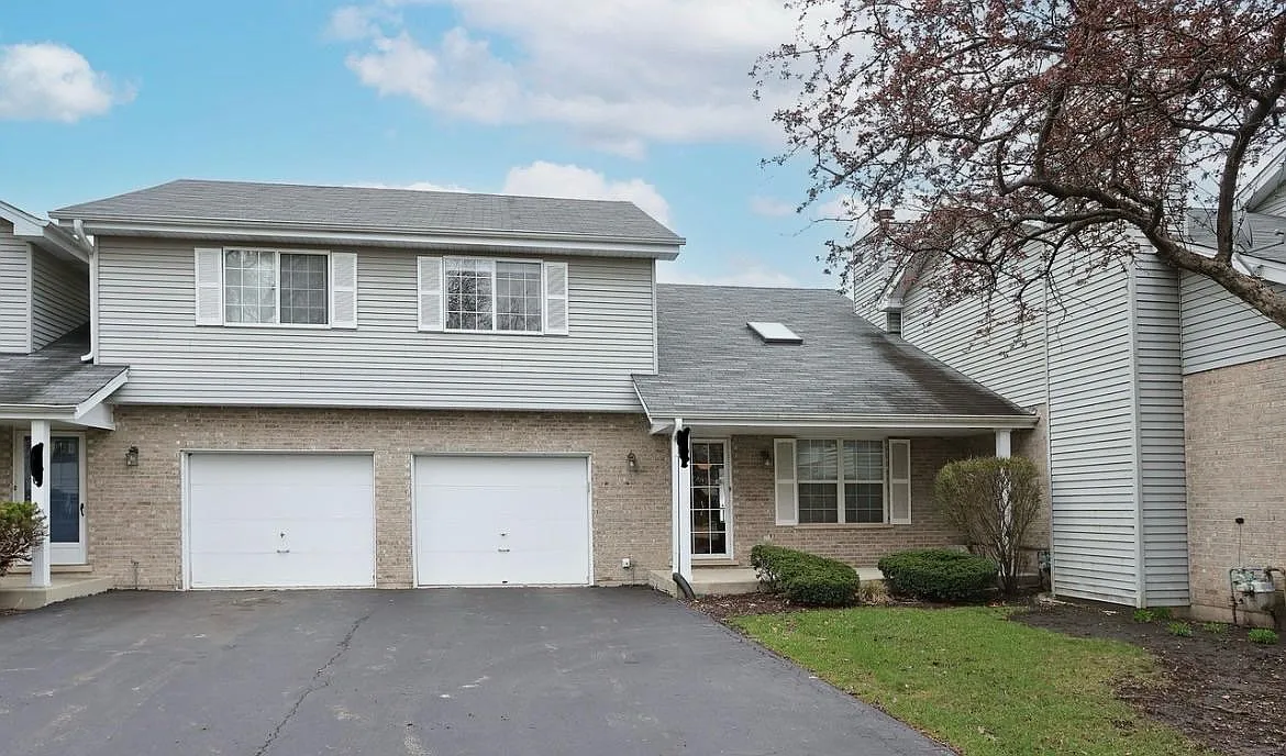 2 bed, 1.5 bath, 1394 sqft, $2,299 — Photo 1