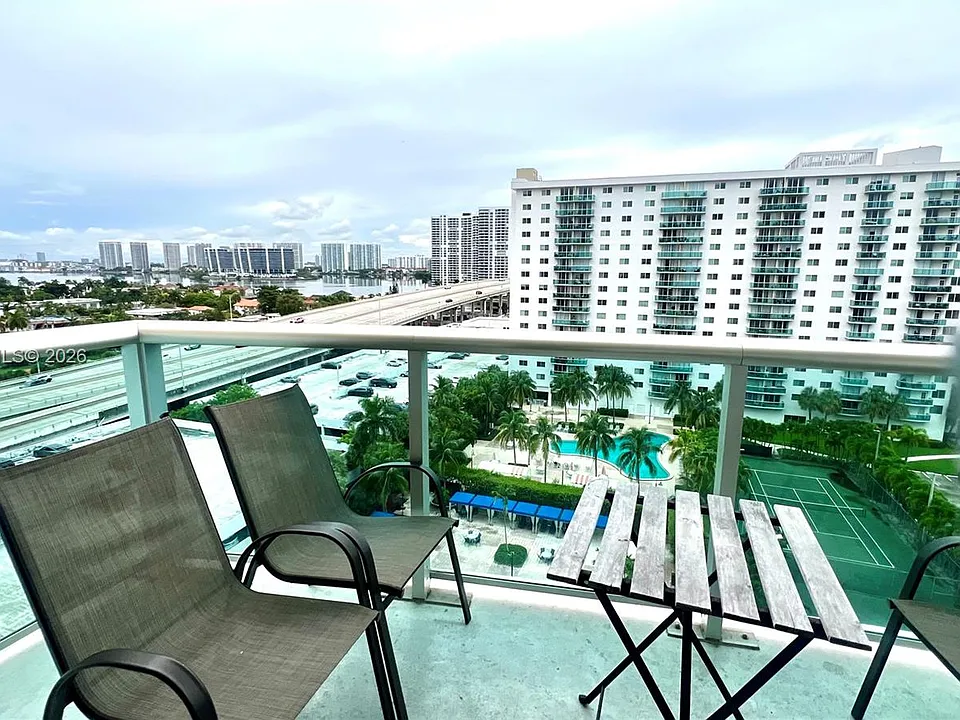 19370 Collins Ave #1106