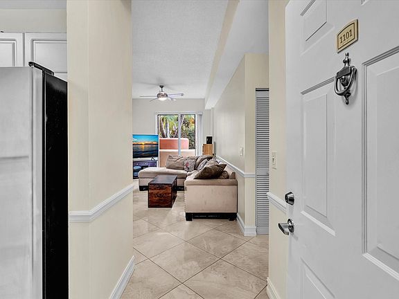 2nd image of 520 SE 5th Avenue #1101